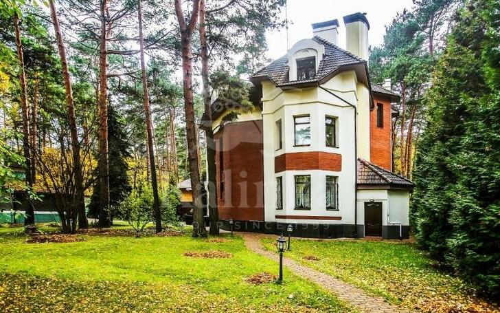 3-этажный коттедж 560 м² с отделкой
