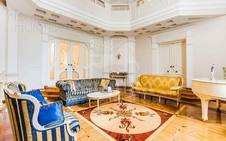 3-этажный коттедж 560 м² с отделкой