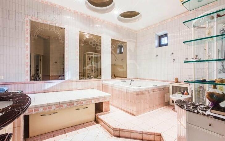 3-этажный коттедж 560 м² с отделкой