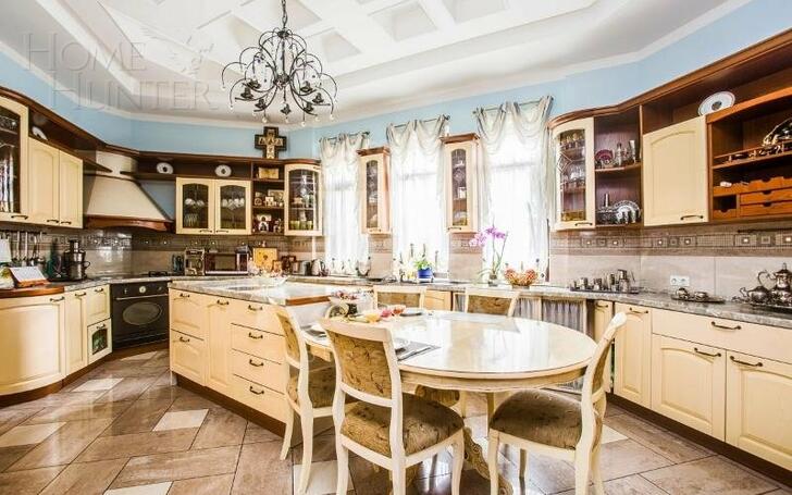 3-этажный коттедж 560 м² с отделкой
