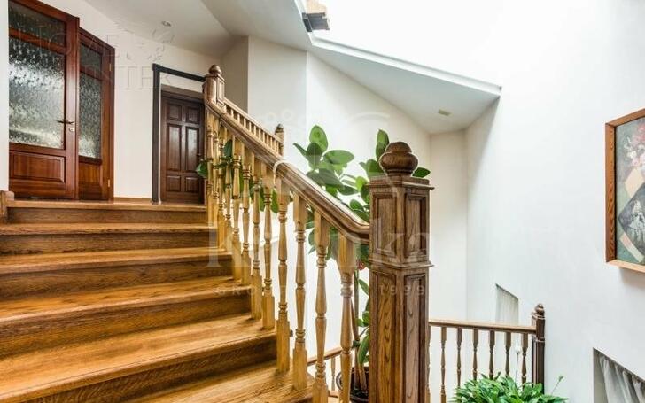 3-этажный коттедж 560 м² с отделкой