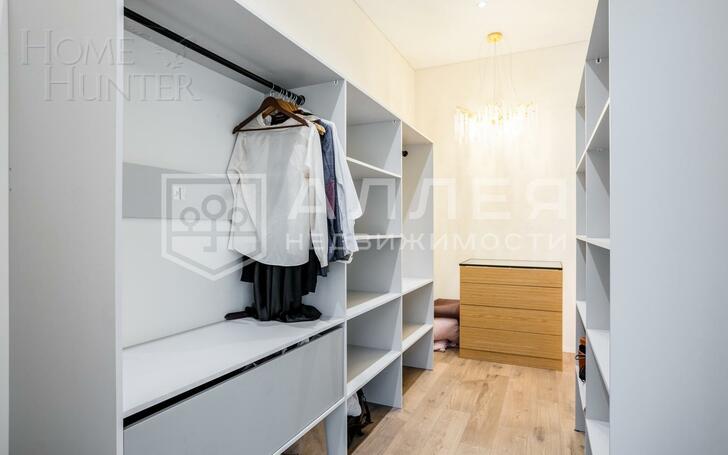 3-этажный таунхаус 240 м² с отделкой