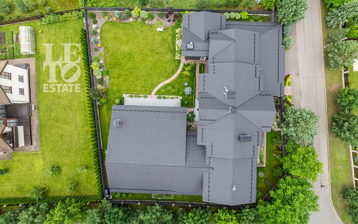 2-этажный коттедж 1 100 м² с отделкой