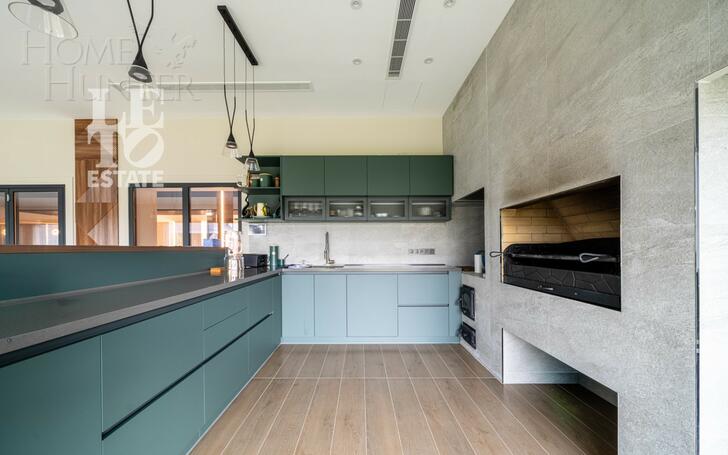 2-этажный коттедж 1 100 м² с отделкой