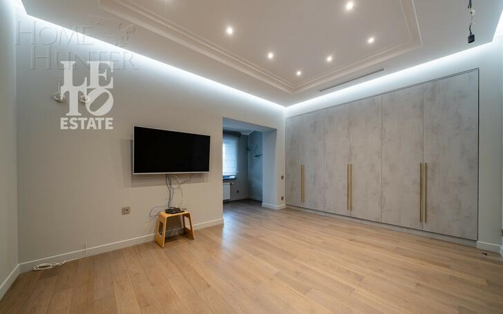 2-этажный коттедж 1 100 м² с отделкой