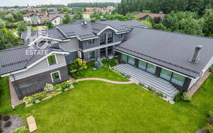 2-этажный коттедж 1 100 м² с отделкой