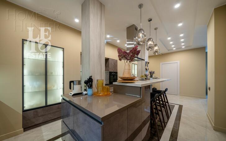 2-этажный коттедж 1 100 м² с отделкой