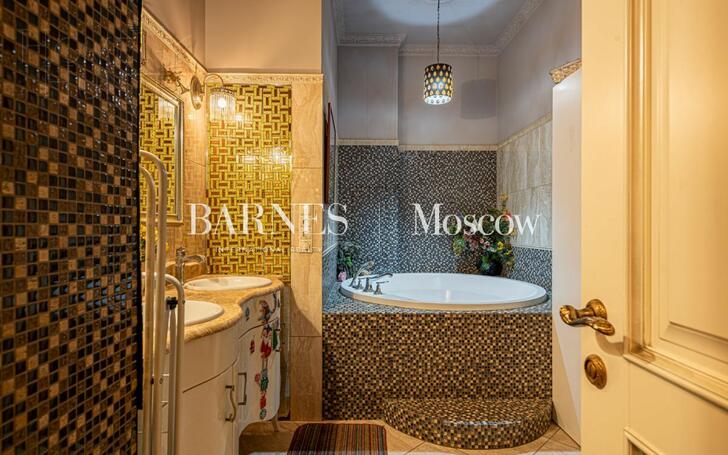 5-КОМН. КВАРТИРА С ОТДЕЛКОЙ 190 М² НА 3 ЭТАЖЕ