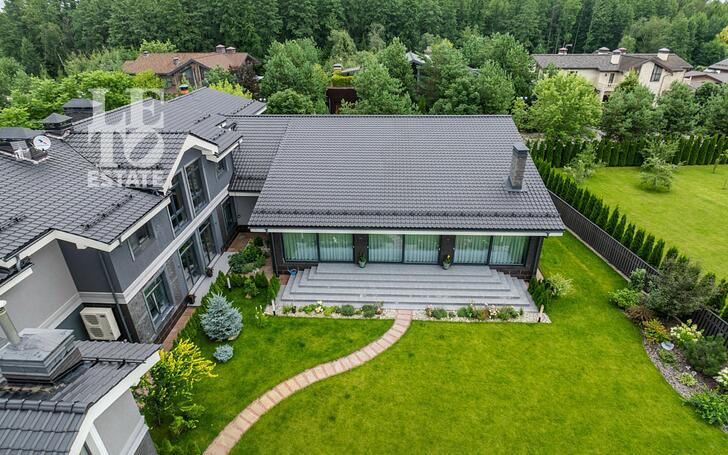 2-этажный коттедж 1 100 м² с отделкой
