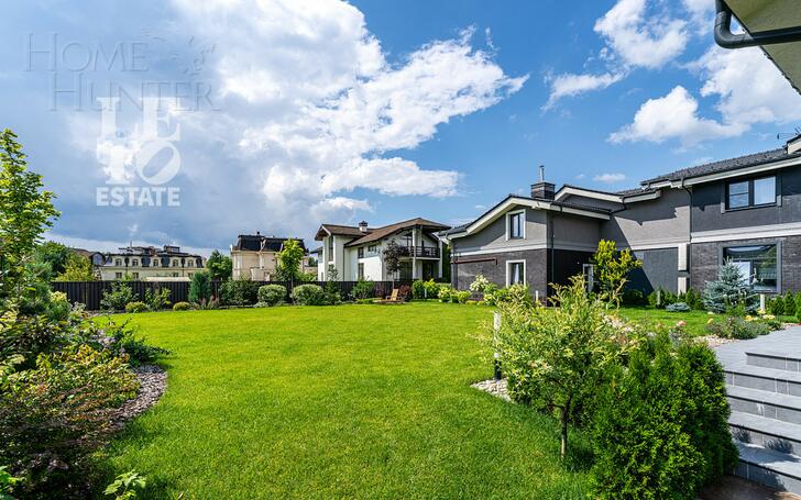 2-этажный коттедж 1 100 м² с отделкой