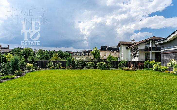2-этажный коттедж 1 100 м² с отделкой