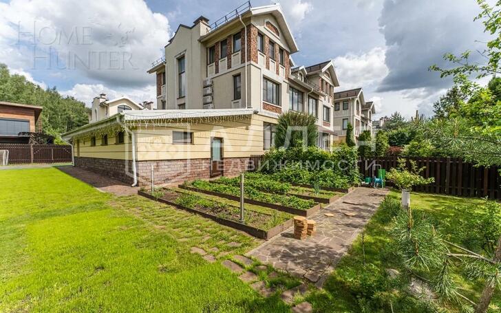 3-этажный таунхаус 270 м² с отделкой