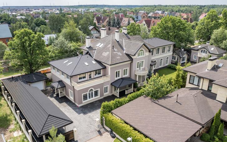 3-этажный коттедж 1 162 м² с отделкой