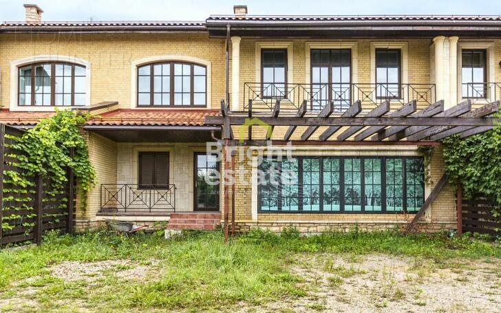 2-этажный таунхаус 330 м² без отделки
