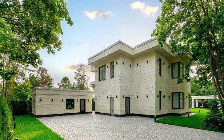 2-этажный коттедж 300 м² с отделкой