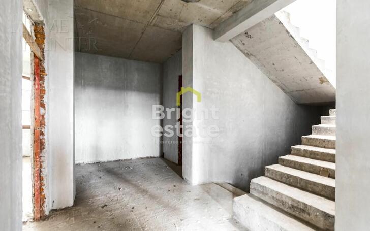2-этажный таунхаус 330 м² без отделки