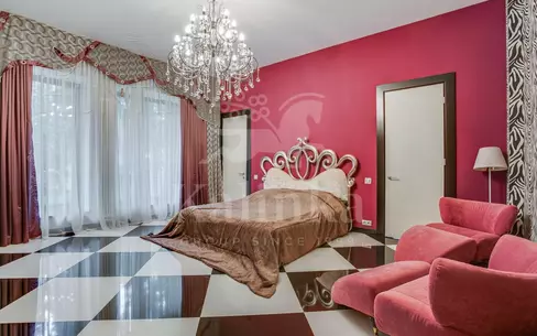 3-этажный коттедж 1 300 м² с отделкой