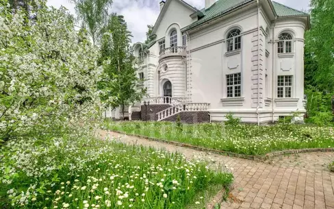 3-этажный коттедж 1 250 м² без отделки