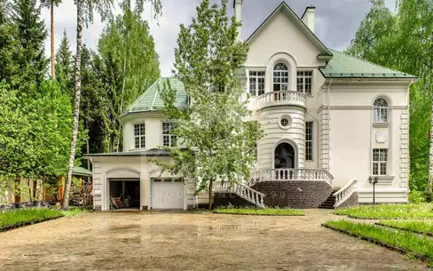 3-этажный коттедж 1 250 м² без отделки