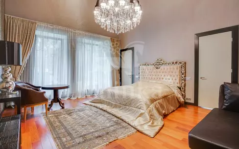 3-этажный коттедж 1 300 м² с отделкой