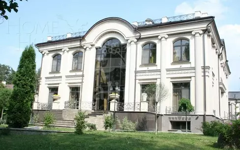 2-этажный коттедж 1 360 м² с отделкой