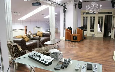 2-этажный коттедж 1 360 м² с отделкой