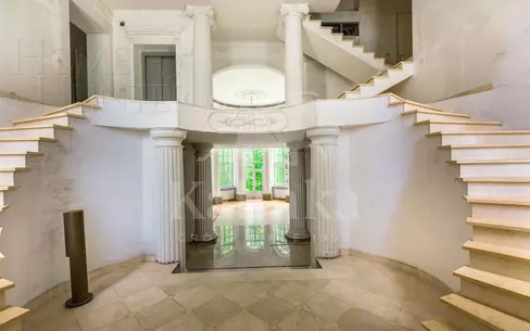 3-этажный коттедж 1 250 м² без отделки