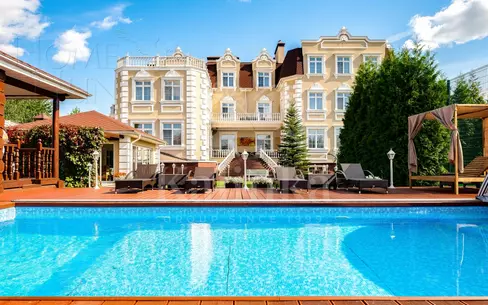 3-этажный коттедж 1 650 м² с отделкой