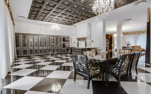 3-этажный коттедж 1 300 м² с отделкой