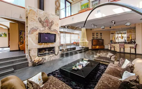 3-этажный коттедж 2 400 м² с отделкой