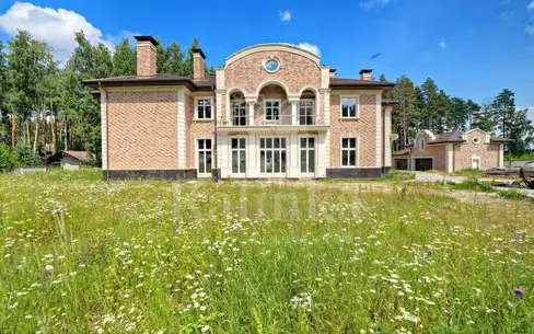 2-этажный коттедж 1 289 м² без отделки