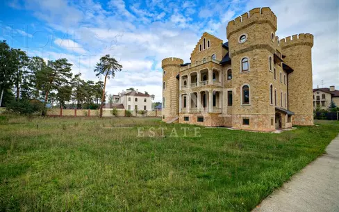 3-этажный коттедж 1 900 м² без отделки
