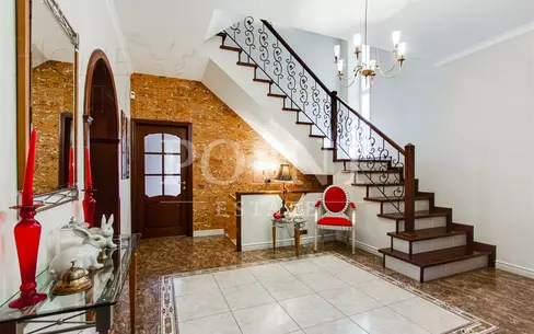 3-этажный коттедж 450 м² с отделкой