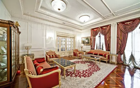 3-этажный коттедж 2 800 м² с отделкой