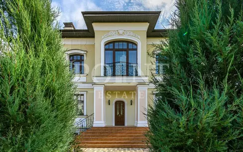 3-этажный коттедж 860 м² с отделкой