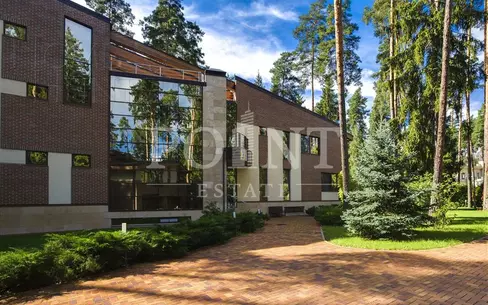 2-этажный коттедж 1 500 м² с отделкой