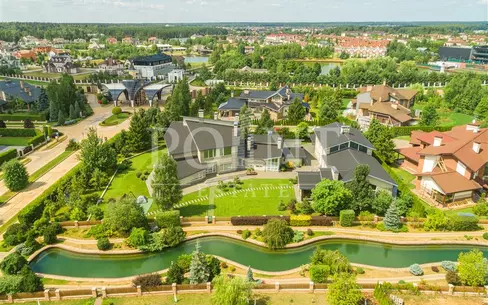 2-этажный коттедж 1 700 м² без отделки