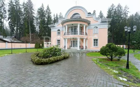 2-этажный коттедж 1 000 м² с отделкой