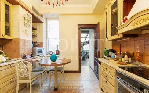 4-КОМН. КВАРТИРА С ОТДЕЛКОЙ 241 М² НА 2 ЭТАЖЕ
