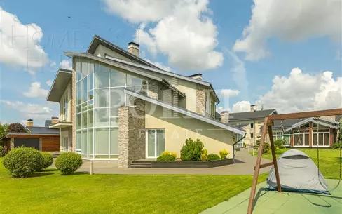 2-этажный коттедж 1 700 м² без отделки