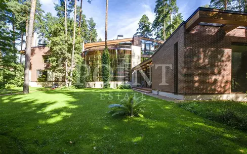 2-этажный коттедж 1 500 м² с отделкой