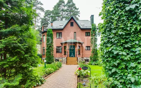 3-этажный коттедж 450 м² с отделкой