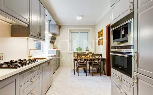 3-этажный коттедж 450 м² с отделкой
