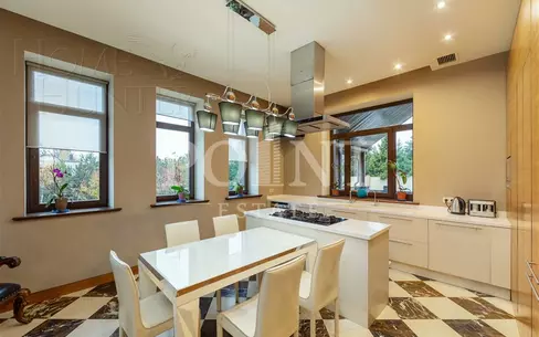 2-этажный коттедж 600 м² с отделкой