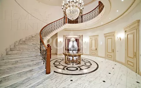 3-этажный коттедж 2 800 м² с отделкой
