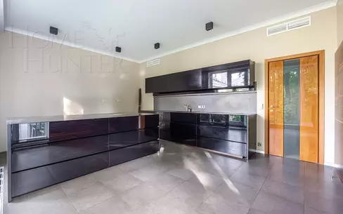 5-комн. кв., 220.5 м², 3/5 этаж