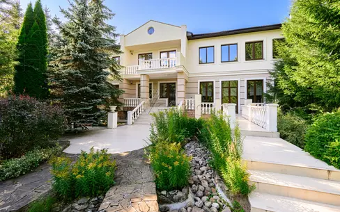 2-этажный коттедж 1 250 м² с отделкой