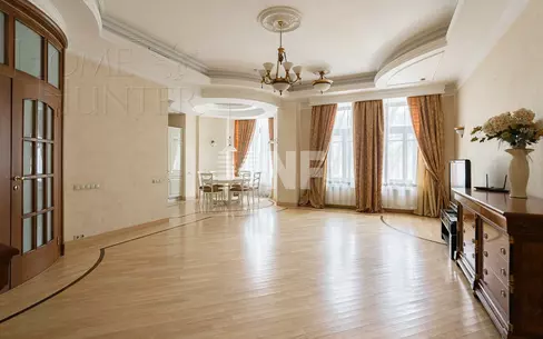 4-комн. кв., 180 м², 2/8 этаж