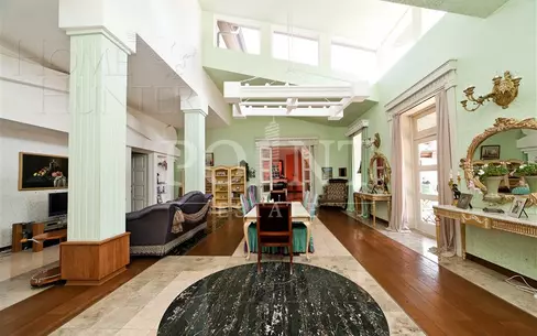 2-этажный коттедж 1 100 м² с отделкой
