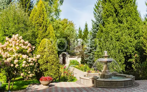 2-этажный коттедж 1 100 м² с отделкой